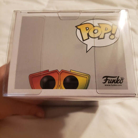 Wall-E  pride limited edition funko - Picture 6 of 7